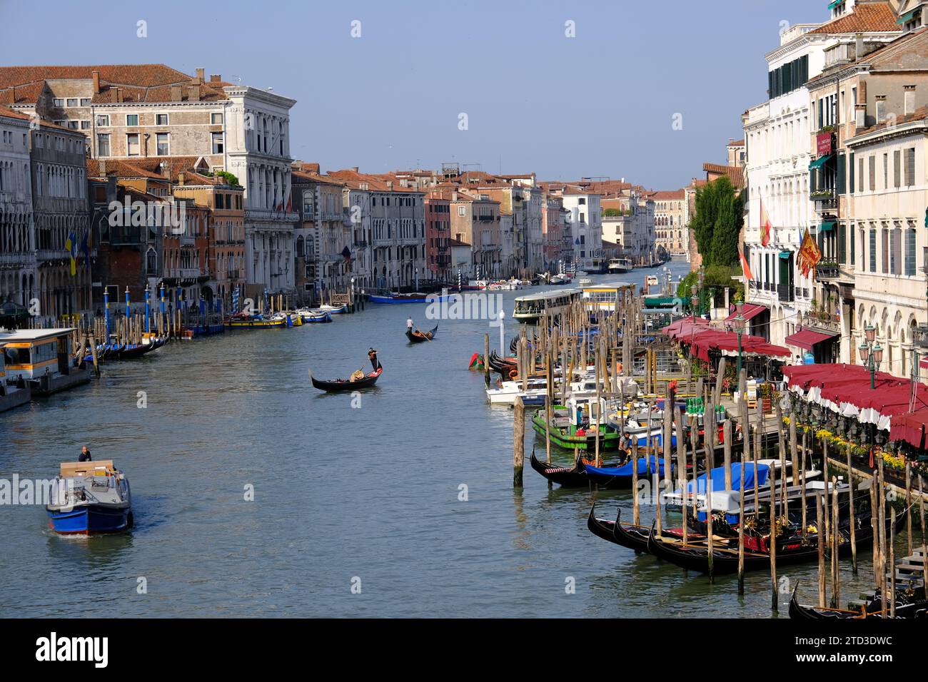 Venise Italie - vue panoramique Grand Canal au Pont du Rialto - Ponte di Rialto Banque D'Images