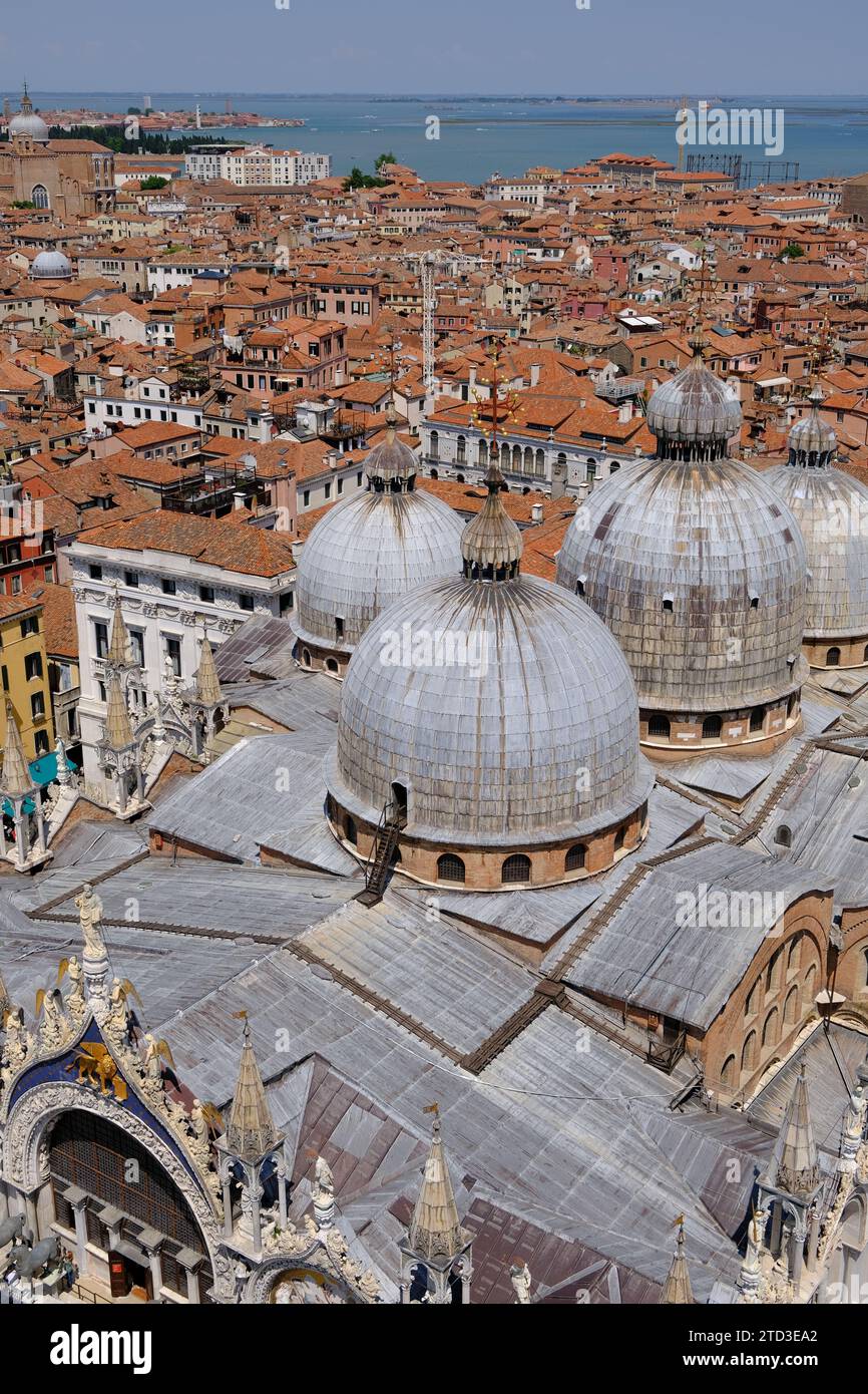 Venise Italie - vue de la tour de la cathédrale Campanile Saint-Marc à la basilique Saint-Marc Banque D'Images