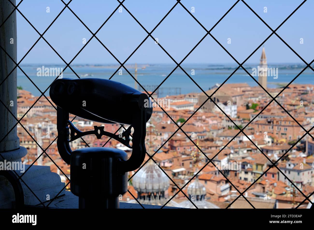 Venise Italie - vue depuis la tour cathédrale Campanile St Marc - télescope sur la plate-forme d'observation Banque D'Images