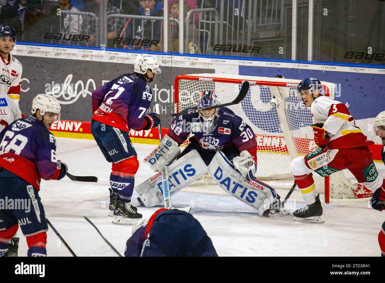 Spielszene Adler Mannheim gegen Düsseldorfer EG (PENNY DEL ; Deutsche Eishockey Liga) Banque D'Images