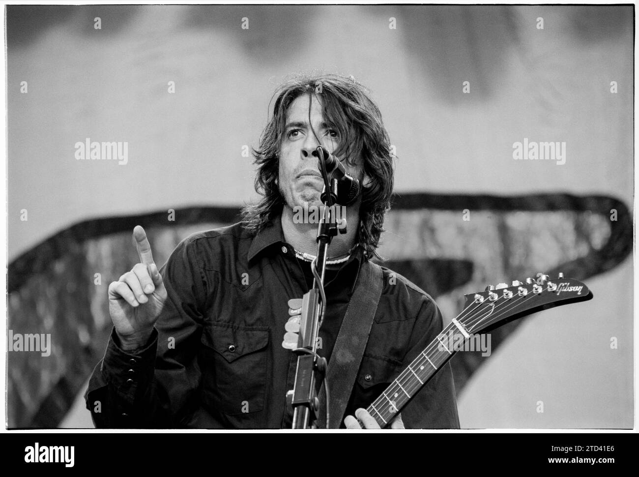 DAVE GROHL, FOO FIGHTERS, LECTURE 2000 : Dave Grohl des Foo Fighters avec son emblématique Gibson Explorer Guitar de 1990 au Reading Festival en Angleterre, Royaume-Uni, le 25 août 2000. Les Foo Fighters tournent avec leur 3e album studio There is Nothing Left to Lose sorti en 1999. Photo : Rob Watkins Banque D'Images