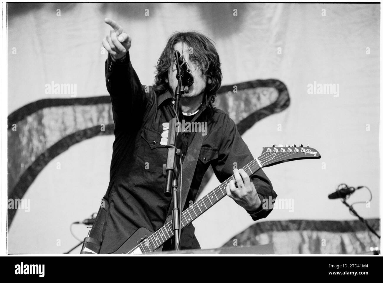 DAVE GROHL, FOO FIGHTERS, LECTURE 2000 : Dave Grohl des Foo Fighters avec son emblématique Gibson Explorer Guitar de 1990 au Reading Festival en Angleterre, Royaume-Uni, le 25 août 2000. Les Foo Fighters tournent avec leur 3e album studio There is Nothing Left to Lose sorti en 1999. Photo : Rob Watkins Banque D'Images