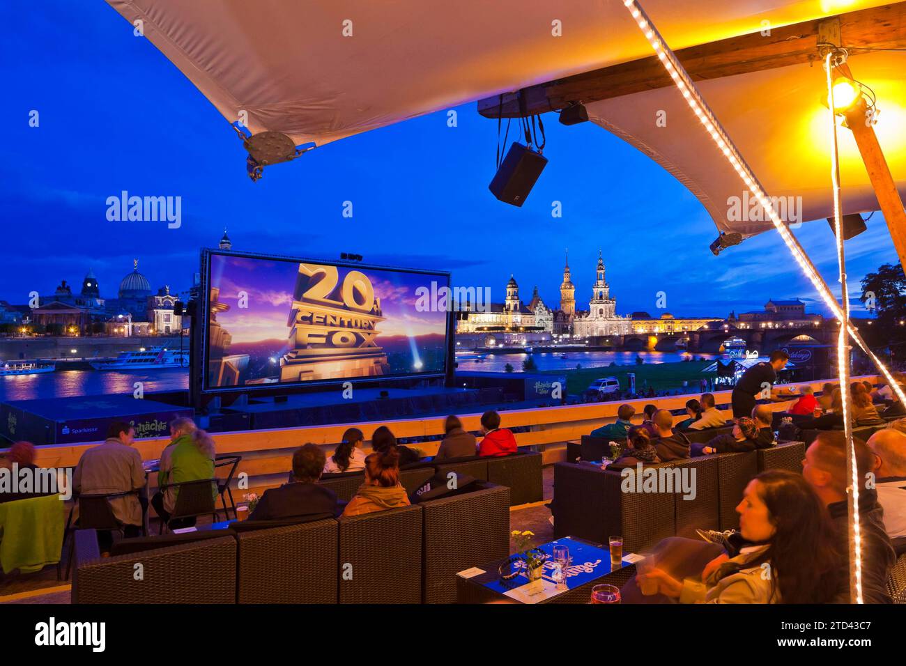 Soirées cinéma sur les rives de l'Elbe Banque D'Images