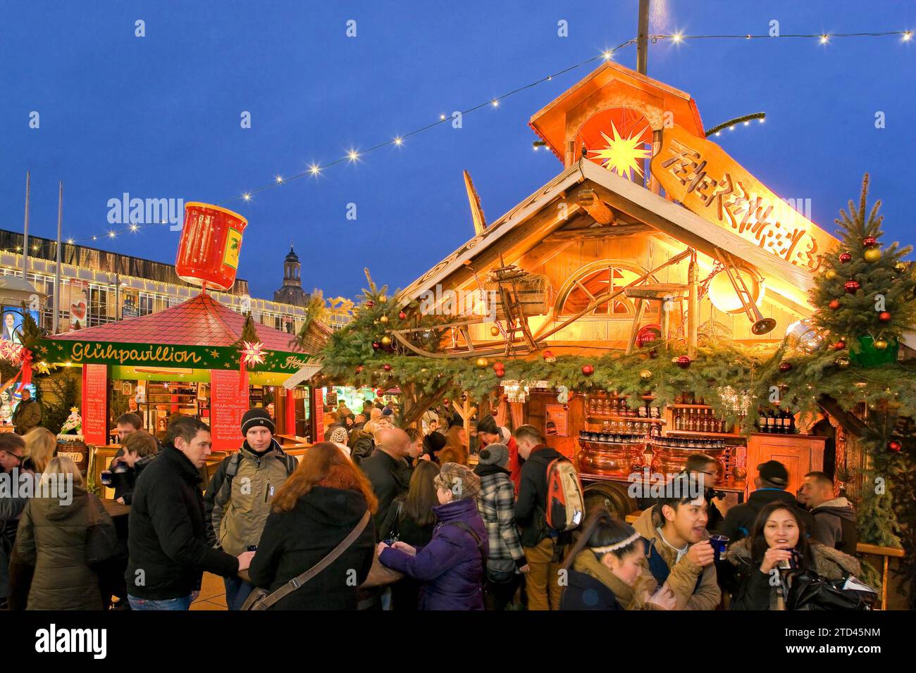 Le Striezelmarkt, qui se tient depuis 1434, est le plus ancien marché