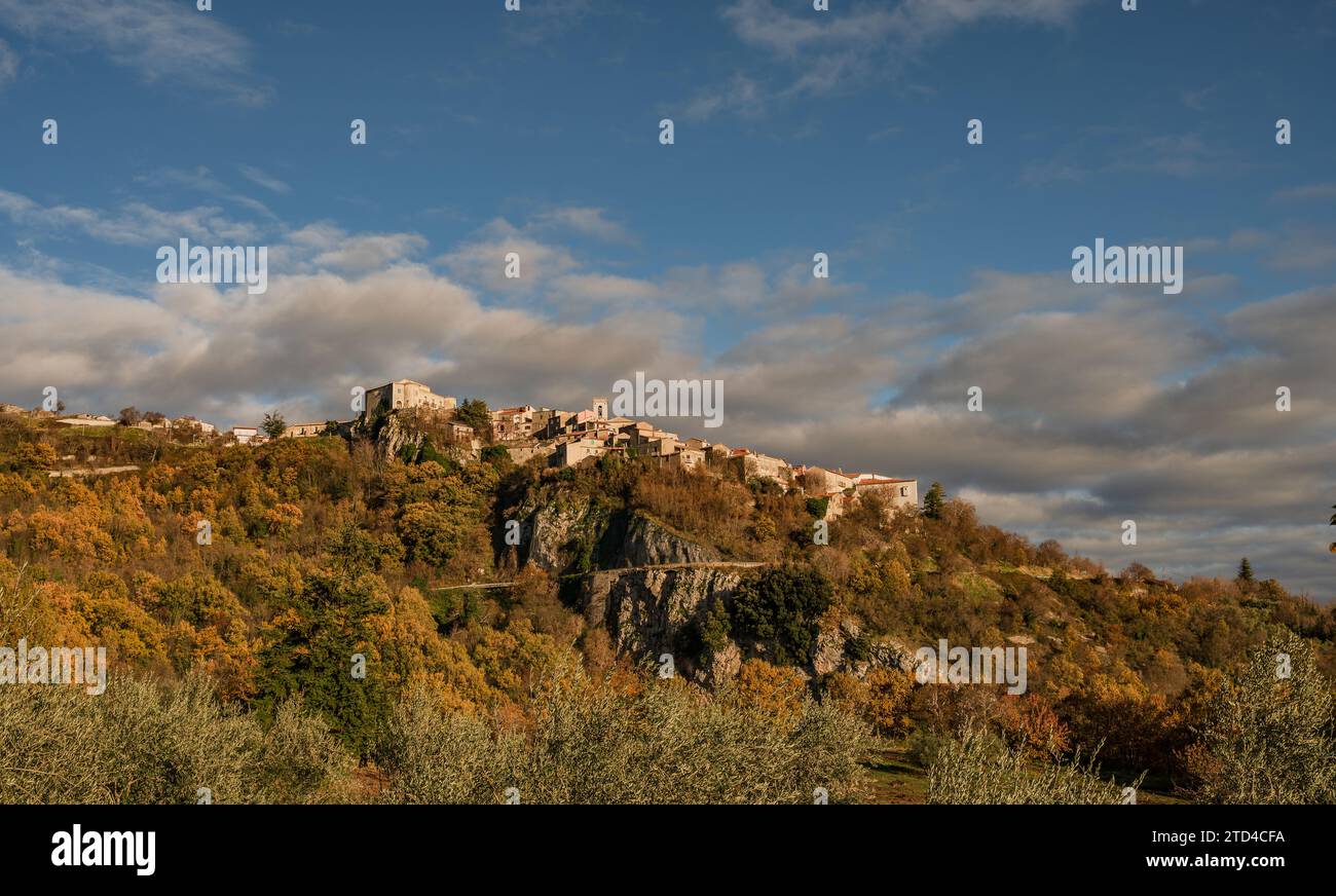 Macchiagodena est une commune italienne de 1 648 habitants dans la province d'Isernia en Molise. Banque D'Images
