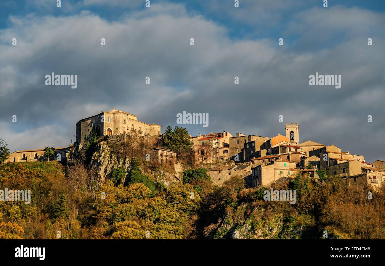 Macchiagodena est une commune italienne de 1 648 habitants dans la province d'Isernia en Molise. Banque D'Images