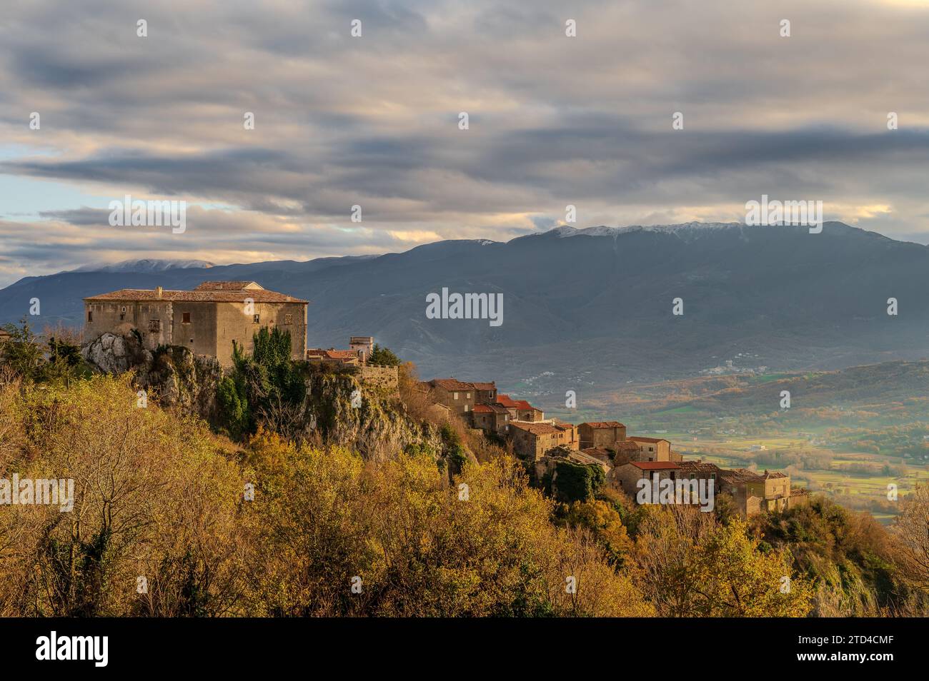 Macchiagodena est une commune italienne de 1 648 habitants dans la province d'Isernia en Molise. Banque D'Images