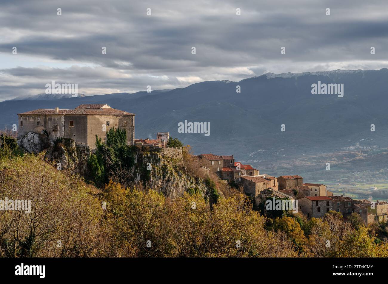 Macchiagodena est une commune italienne de 1 648 habitants dans la province d'Isernia en Molise. Banque D'Images