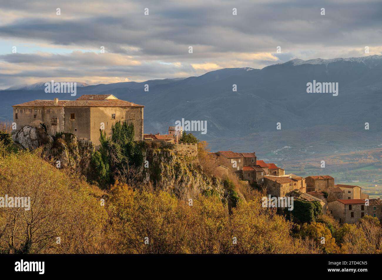 Macchiagodena est une commune italienne de 1 648 habitants dans la province d'Isernia en Molise. Banque D'Images