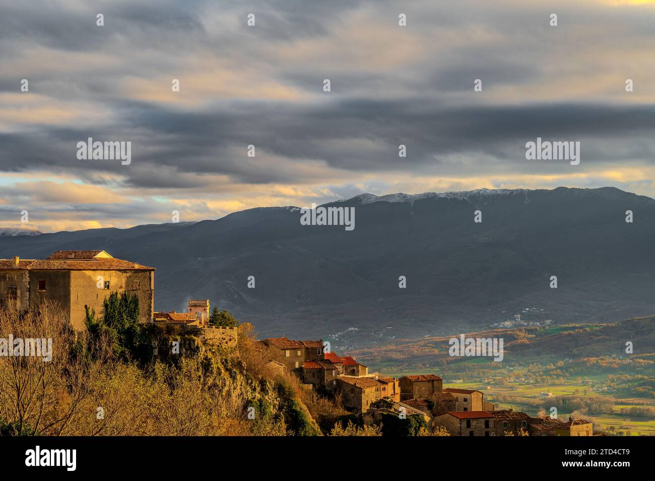 Macchiagodena est une commune italienne de 1 648 habitants dans la province d'Isernia en Molise. Banque D'Images
