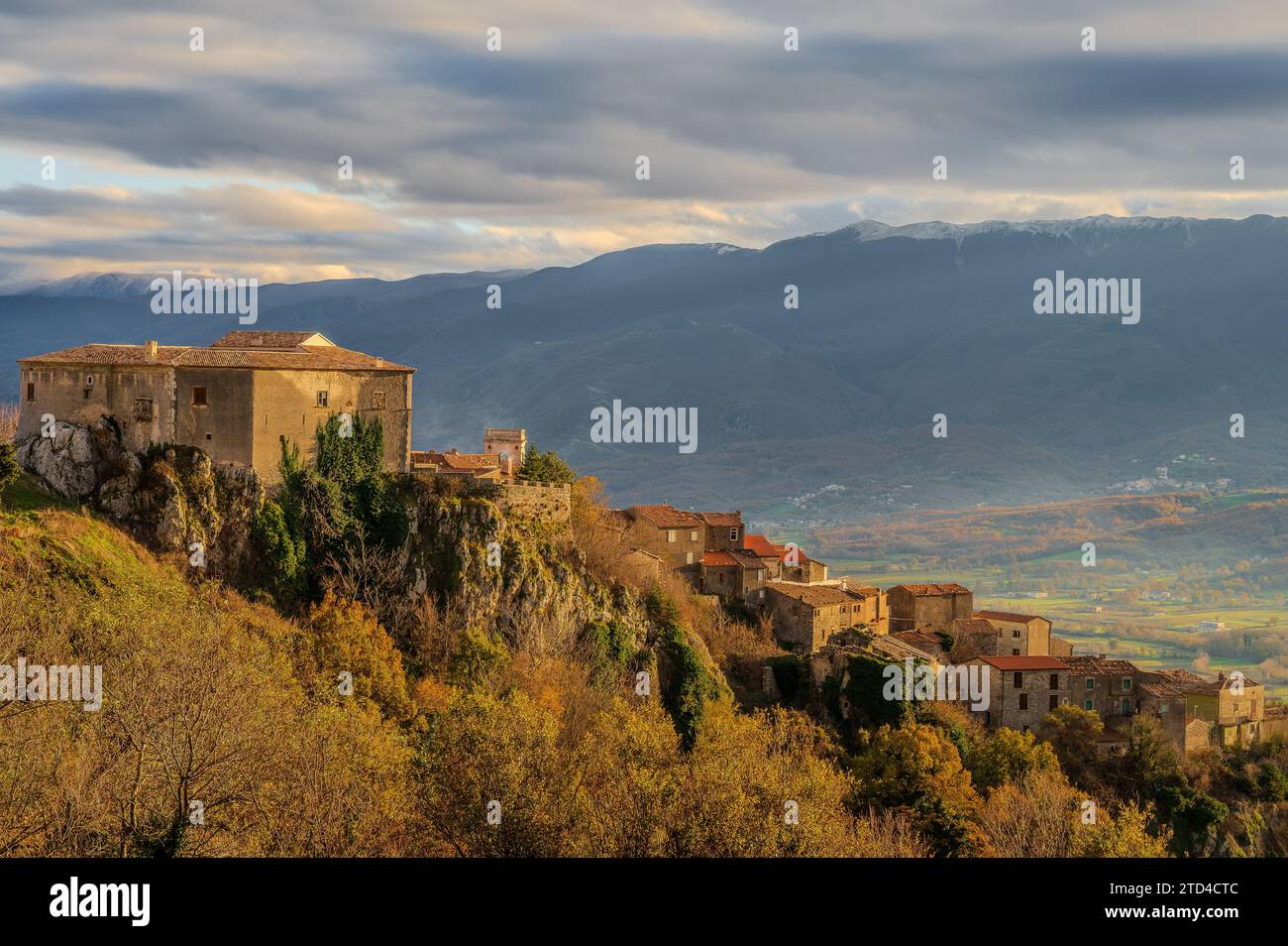 Macchiagodena est une commune italienne de 1 648 habitants dans la province d'Isernia en Molise. Banque D'Images