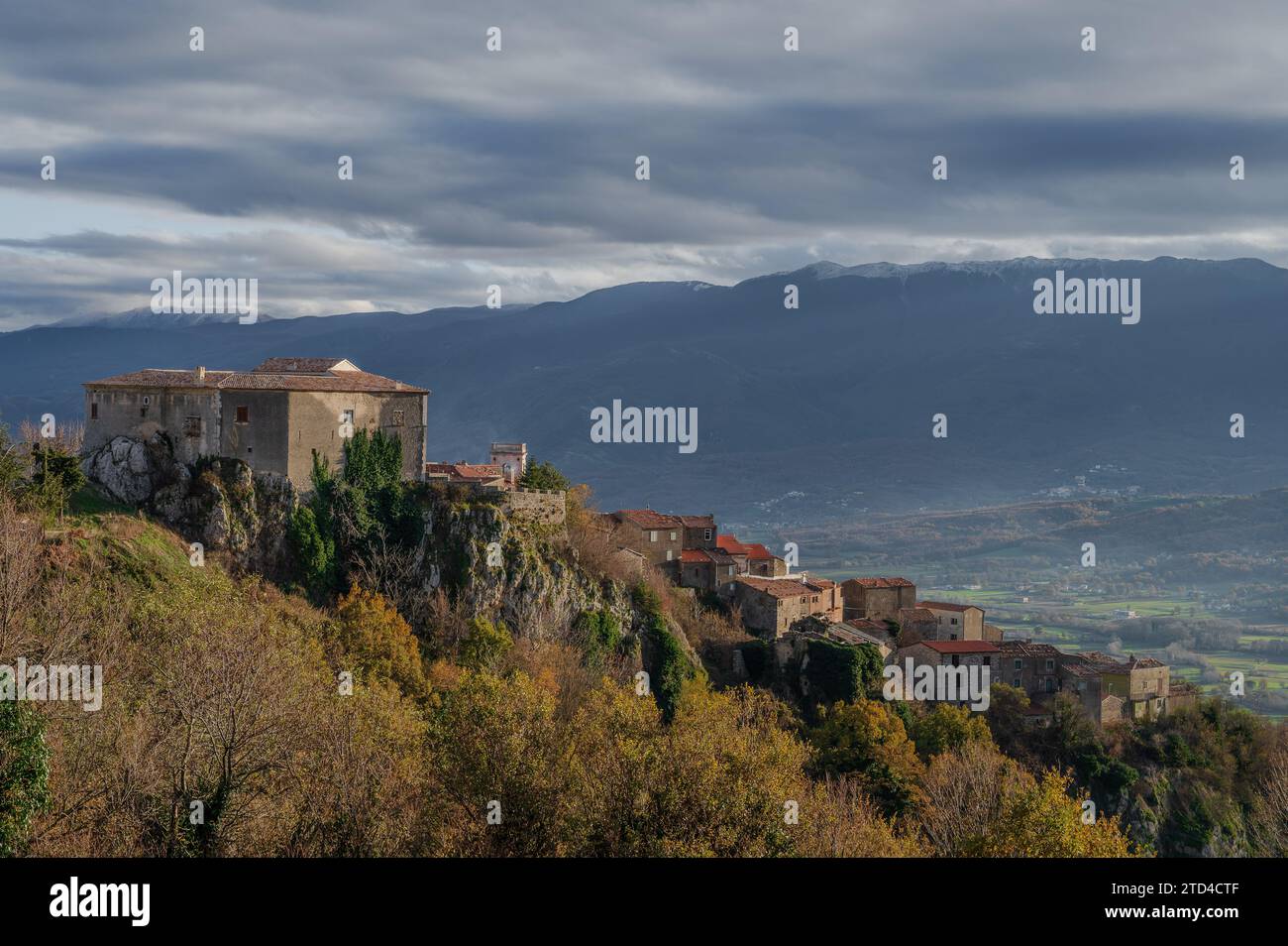Macchiagodena est une commune italienne de 1 648 habitants dans la province d'Isernia en Molise. Banque D'Images