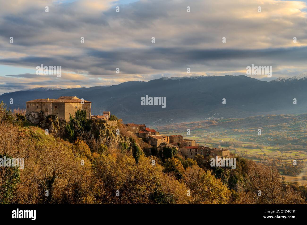 Macchiagodena est une commune italienne de 1 648 habitants dans la province d'Isernia en Molise. Banque D'Images