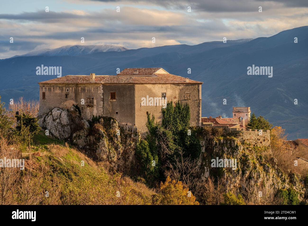 Macchiagodena est une commune italienne de 1 648 habitants dans la province d'Isernia en Molise. Banque D'Images