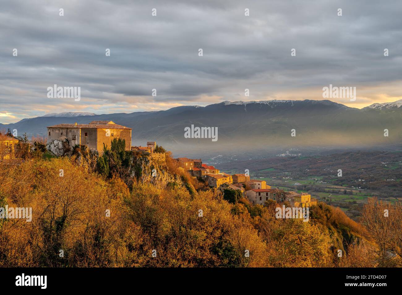 Macchiagodena est une commune italienne de 1 648 habitants dans la province d'Isernia en Molise. Banque D'Images