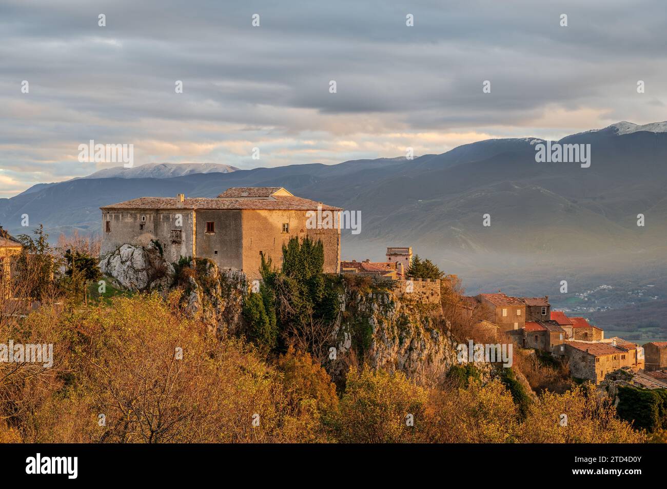 Macchiagodena est une commune italienne de 1 648 habitants dans la province d'Isernia en Molise. Banque D'Images
