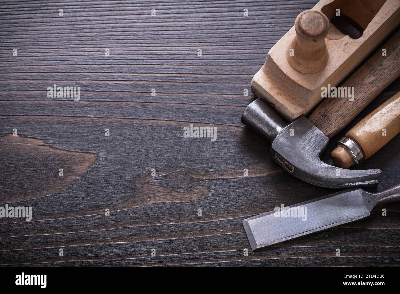 Copier l'image de l'espace des outils du charpentier sur le concept de construction de planche en bois vintage Banque D'Images