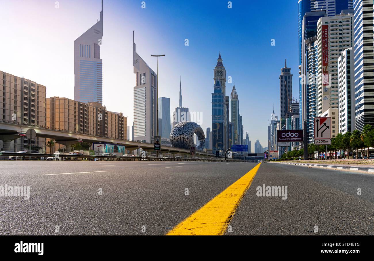 Fermeture complète de Sheik Zayed Road en direction d’Abu Dhabi, Conférence mondiale sur le climat COP28, Dubaï, Émirats arabes Unis, Asie Banque D'Images