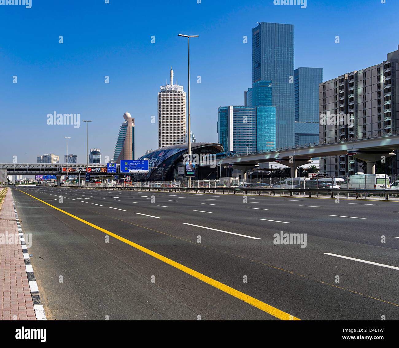 Fermeture complète de Sheik Zayed Road en direction d’Abu Dhabi, Conférence mondiale sur le climat COP28, Dubaï, Émirats arabes Unis Banque D'Images
