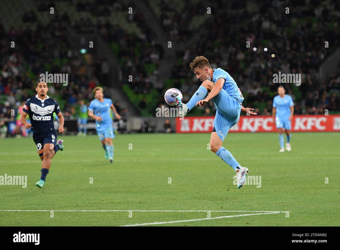 MELBOURNE, AUSTRALIE 16 décembre 2023. Le défenseur du Sydney FC Joel King (16) en action lors des A Leagues Soccer, Melbourne Victory FC contre Sydney FC au AAMI Park de Melbourne. Crédit : Karl Phillipson/Alamy Live News Banque D'Images