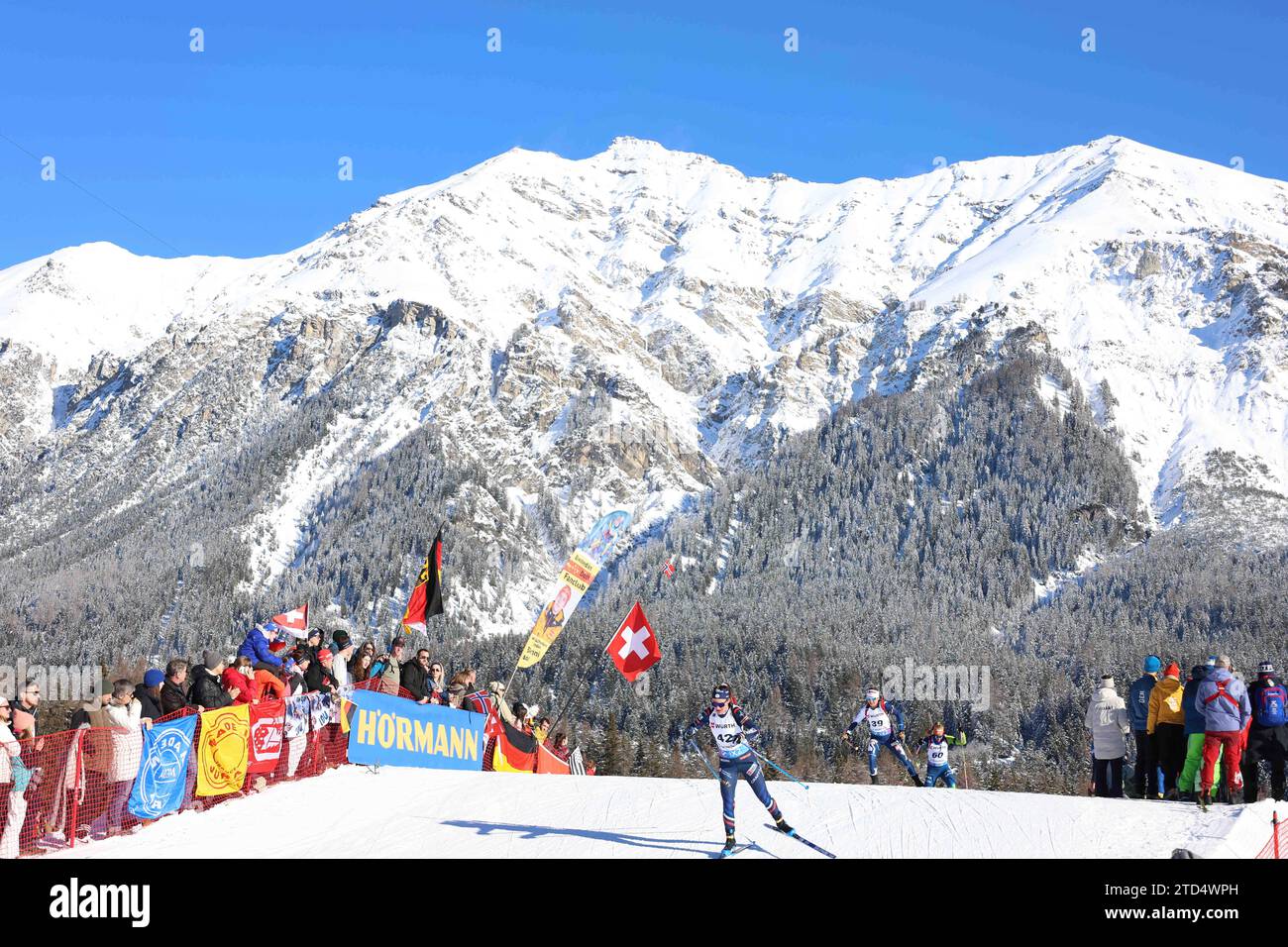 Lenzerheide, Schweiz 16. Décembre 2023 : IBU Biathlon Weltcup Lenzerheide - Frauen Verfolgung - 2023 im Bild : Um das Lenzerhorn wurde erstmals in Lenzerheide ein Biathlon-Weltcup ausgetragen, im Februar 2025 findet hier die Biathlon-Weltmeisterschaft statt Banque D'Images