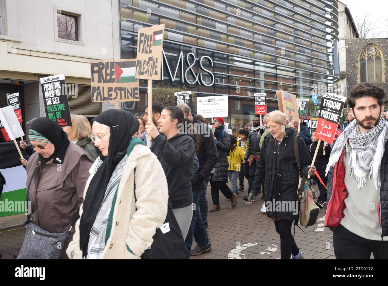 Norwich, Royaume-Uni, 16 décembre 2023. Journée nationale d ' action pour la Palestine. Manifestation contre le bombardement de Gaza. Crédit : Liz Somerville/Alamy Live News Banque D'Images