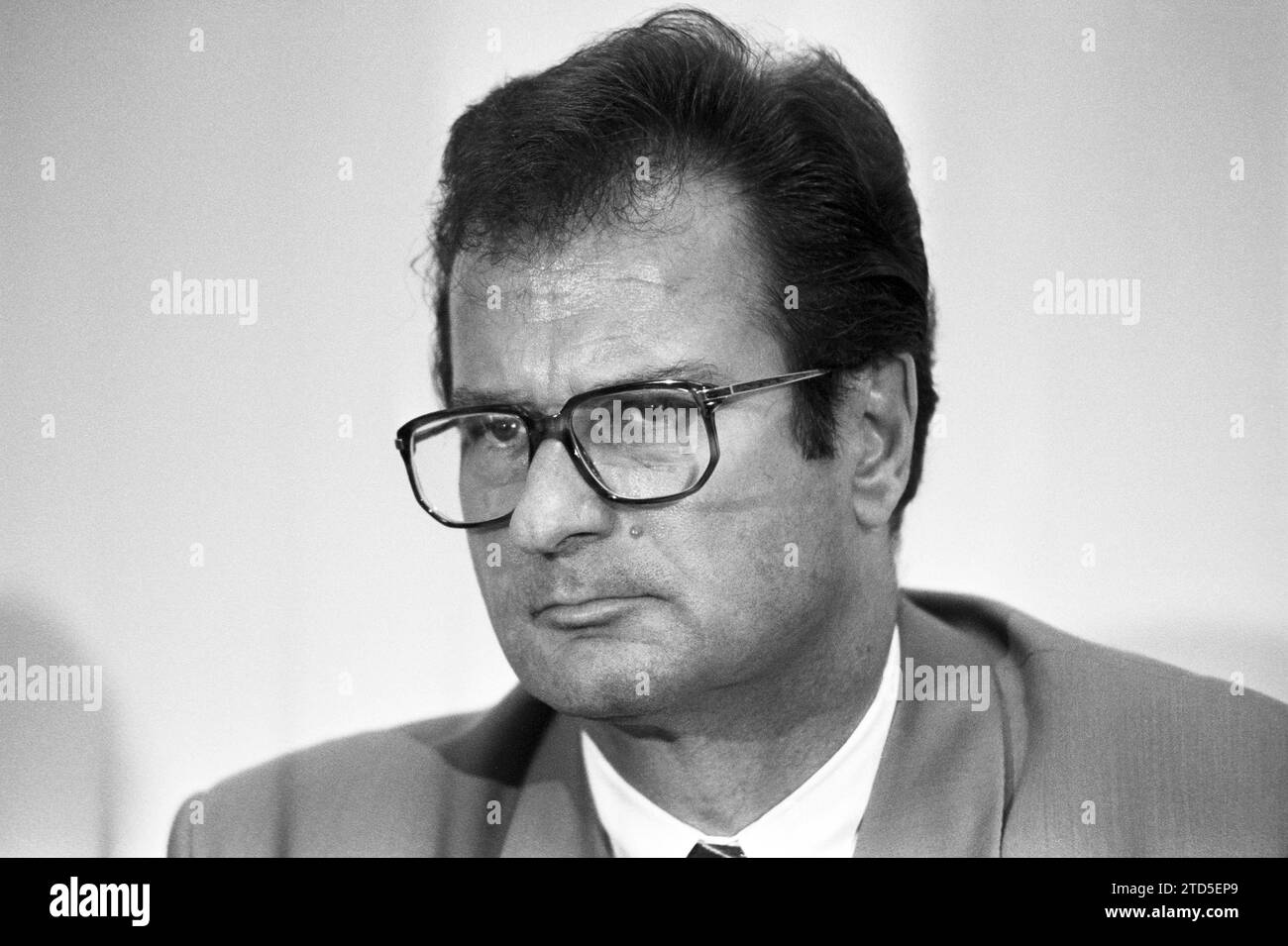 Deutschland, Bonn, 28.06.1993 Archiv. : 41-55-24 fuer Ihr Archiv Foto : Klaus Kinkel, Bundesaußenminister und FDP-Vorsitzender fuer Ihr Archiv *** Allemagne, Bonn, 28 06 1993 Archive 41 55 24 pour vos archives photo Klaus Kinkel, ministre fédéral des Affaires étrangères et président du FDP pour vos archives Banque D'Images