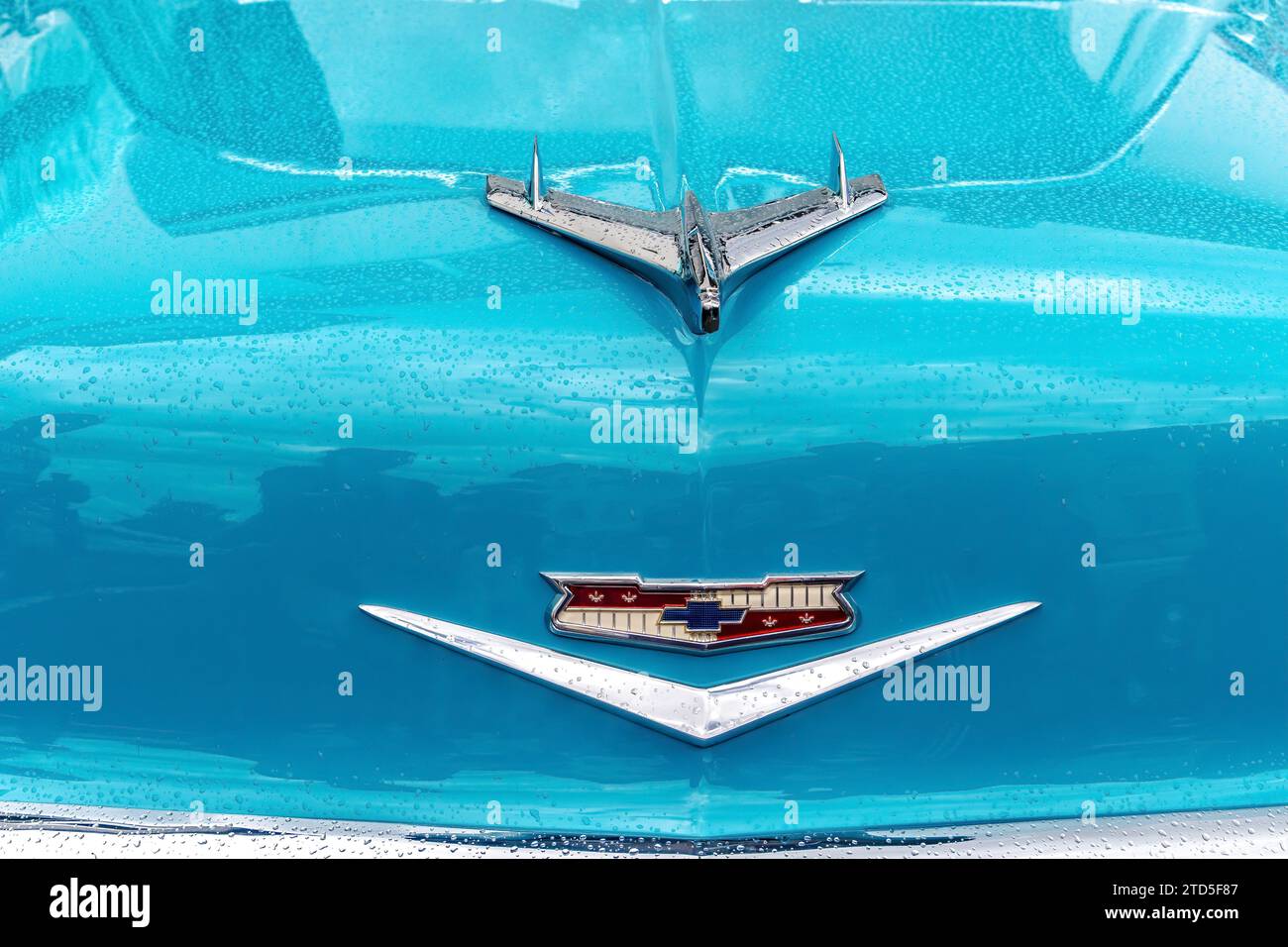 WETTENBERG, HESSE, ALLEMAGNE - 07 - 28 - 2023 : logo de Classic Light Blue Chevrolet Belair en détail sur un salon automobile Golden Oldies à Krofdorf- Gleiberg Banque D'Images