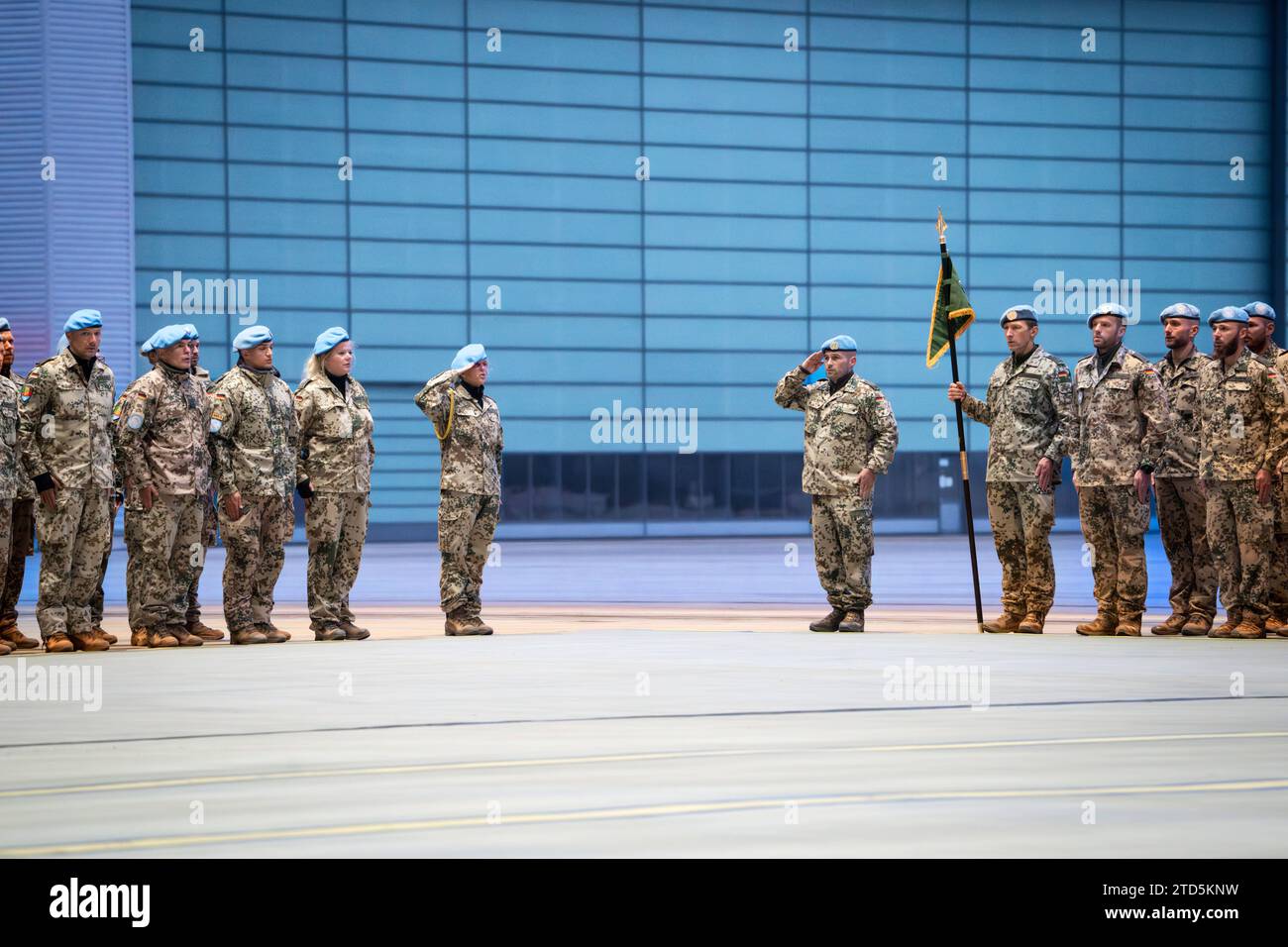 Rueckkehrerappell Deutsches Einsatzkontingent MINUSMA Mali Blauhelme beim Rueckkehrerappell fuer Soldatinnen und Soldaten des letzten Deutschen Einsatzkontingents MINUSMA Nations Unies multidimensionnel mission intégrée de stabilisation au Mali Wunstorf Niedersachsen Deutschland *** appel de retour contingent allemand MINUSMA Mali casques bleus au appel de retour pour les soldats du dernier contingent allemand MINUSMA Mission multidimensionnelle intégrée des Nations Unies pour la stabilisation au Mali Wunstorf basse-Saxe Allemagne Banque D'Images