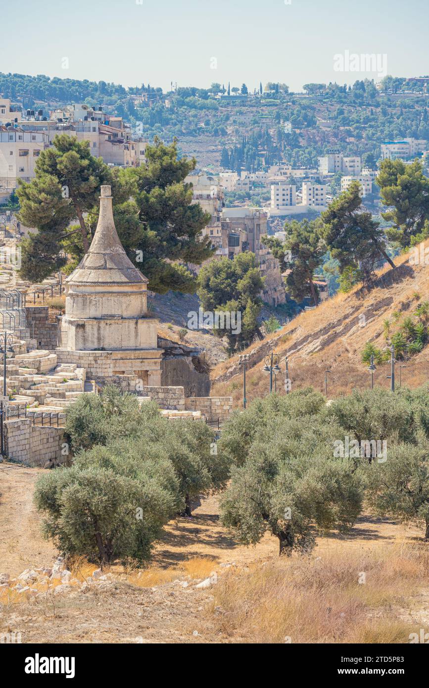 Vue verticale de la vallée du Kidron à Jérusalem avec d'anciennes tombes hébraïques Banque D'Images