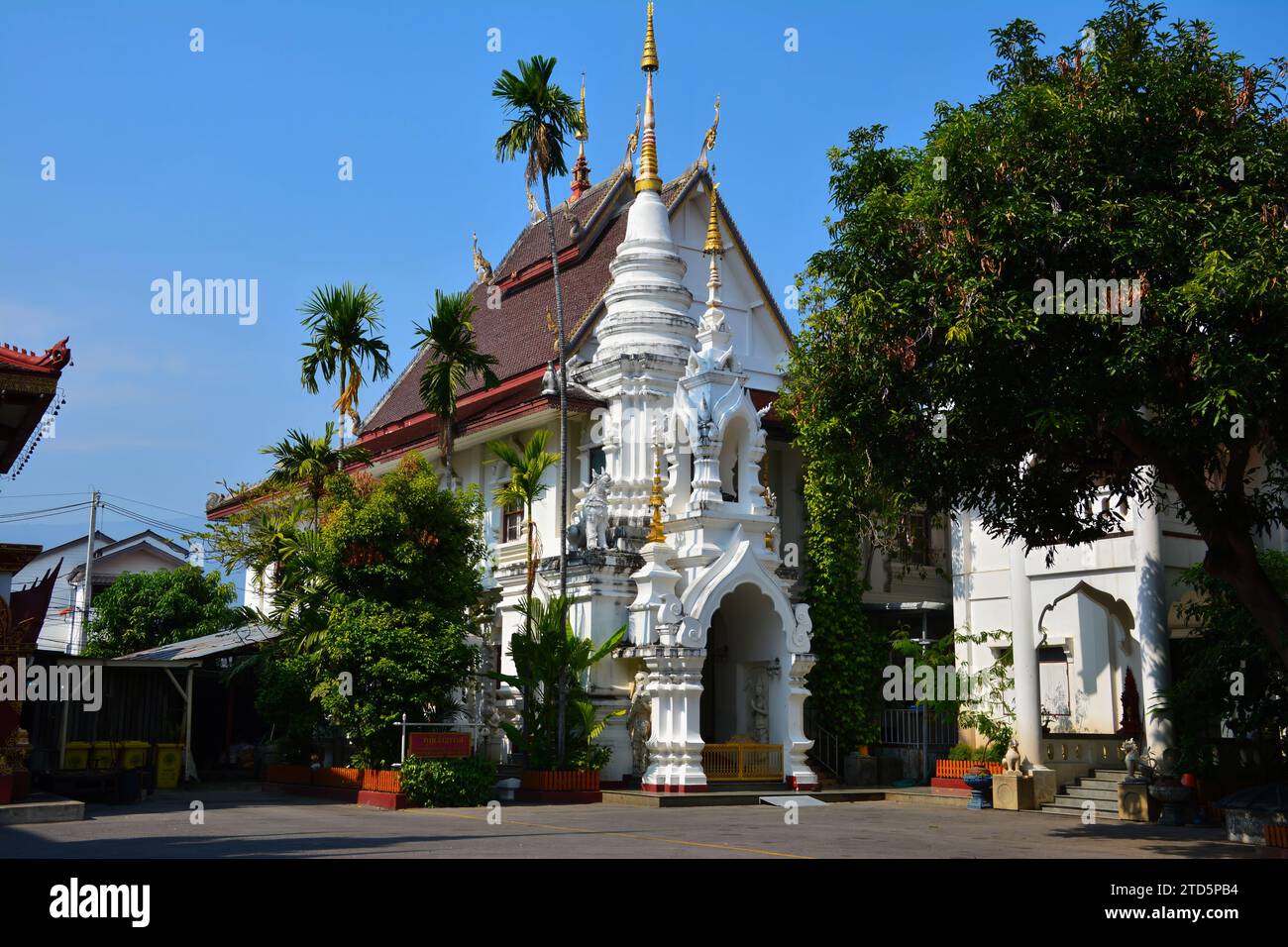 Un temple blanc à Chiang Mai Banque D'Images