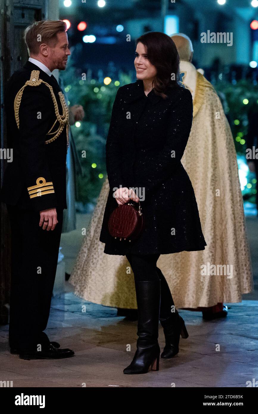 Princesse Eugénie pendant les chants royaux - ensemble au service de Noël à l'abbaye de Westminster à Londres. Date de la photo : Vendredi 8 décembre 2023. Banque D'Images