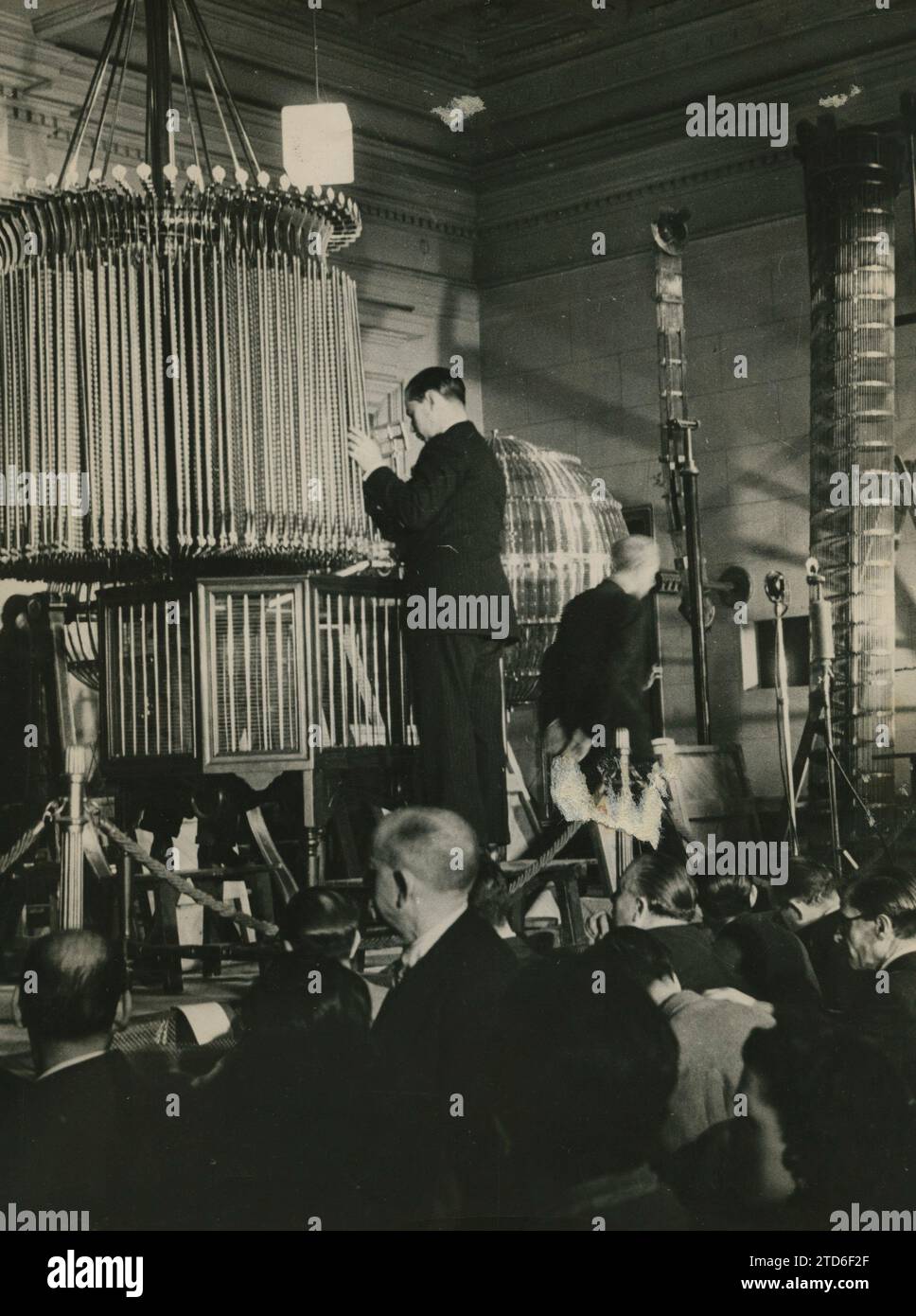 12/21/1946. Préparatifs avant le tirage. Crédit : Album / Archivo ABC Banque D'Images