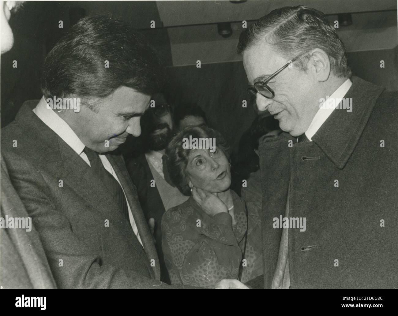 12/01/1983. José María Ruiz gallardópn s’entretient avec Felipe González. Crédit : Album / Archivo ABC / Luis Alonso Banque D'Images