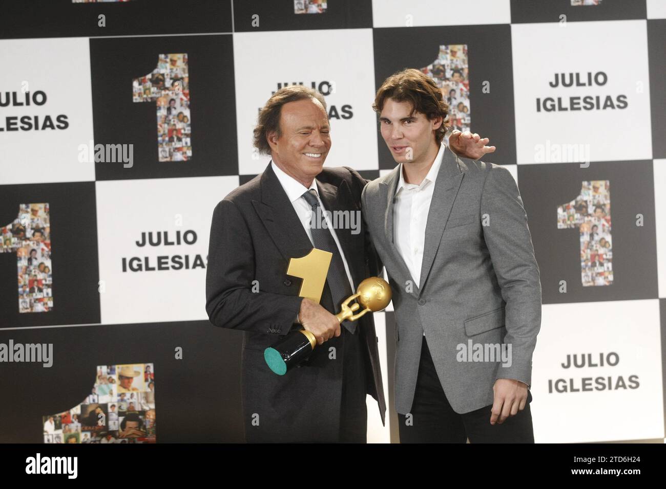 12/15/2011. Madrid 12-16-11 Prix à Julio Iglesias pour toute une carrière....photo:Angel de Antonio....archdc. Crédit : Album / Archivo ABC / Julio Iglesias Banque D'Images