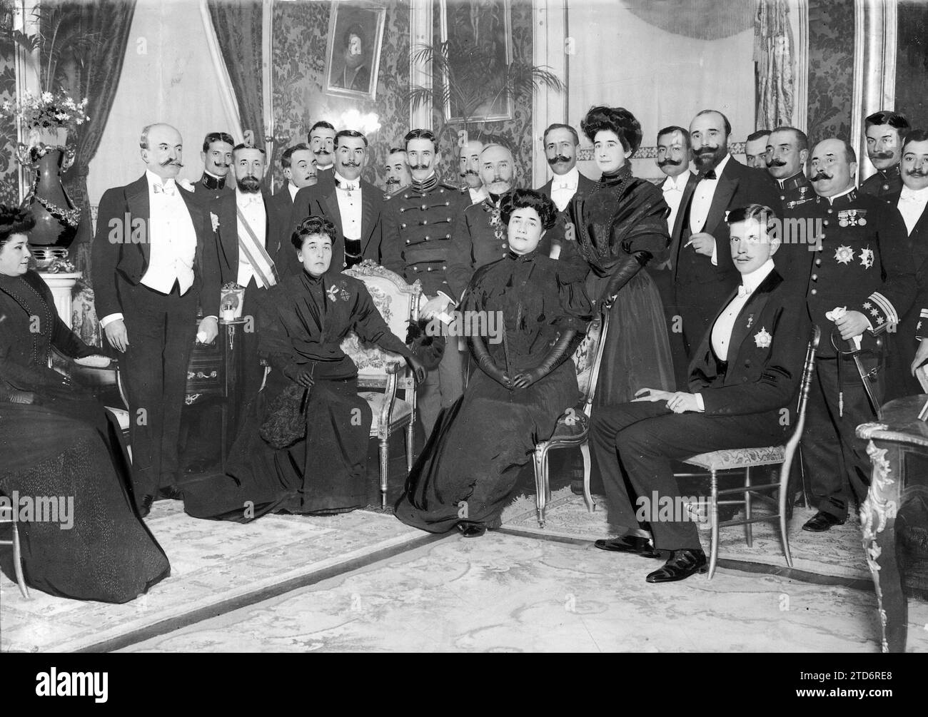 01/31/1908. Lisbonne. Dans la légation de l'Espagne. Groupe de participants à la réception et au banquet tenus en l'honneur de l'Infant Don Fernando (X). Crédit : Album / Archivo ABC / Francisco Goñi Banque D'Images