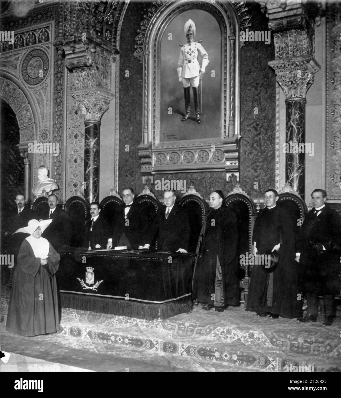 11/30/1923. Barcelone. Dans l'auditorium universitaire. Remise du Prix Virtue, institué par la Société économique des amis du pays de Barcelone à sœur Maria Bernarda, de la Maison provinciale de la Charité. Crédit : Album / Archivo ABC / Josep Brangulí Banque D'Images