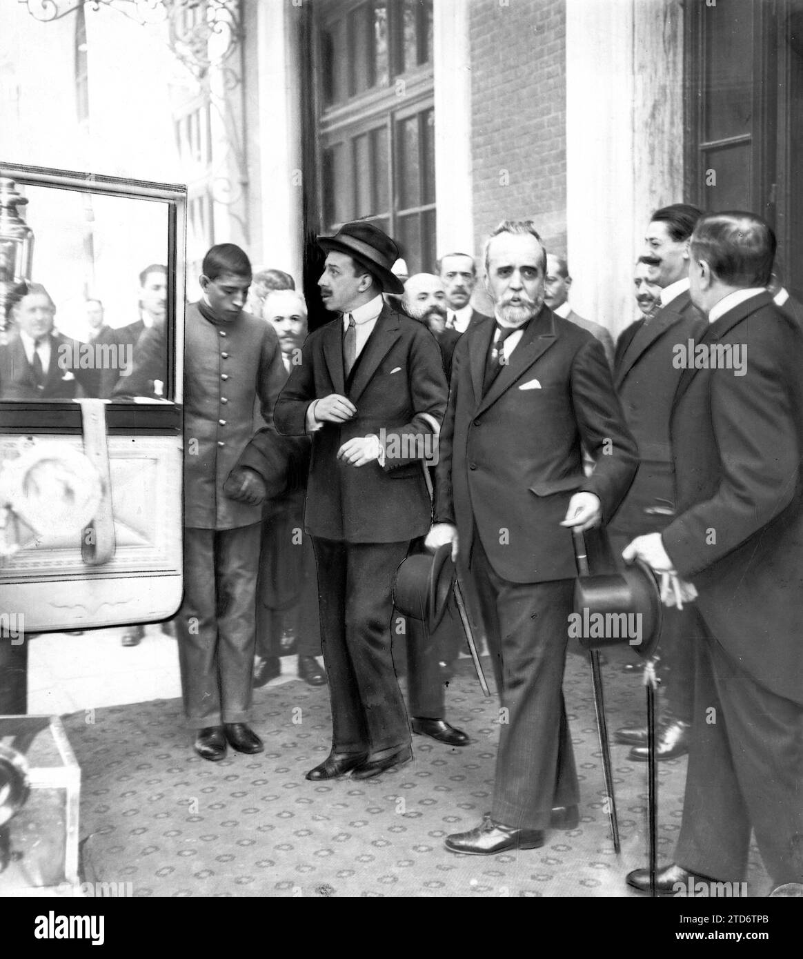 08/30/1922. Madrid. À la gare Nord. S.M. le Roi (1) à l'arrivée reçu par le chef du gouvernement M. Sanchez Guerra (2) et les ministres. Crédit : Album / Archivo ABC / José Zegri Banque D'Images