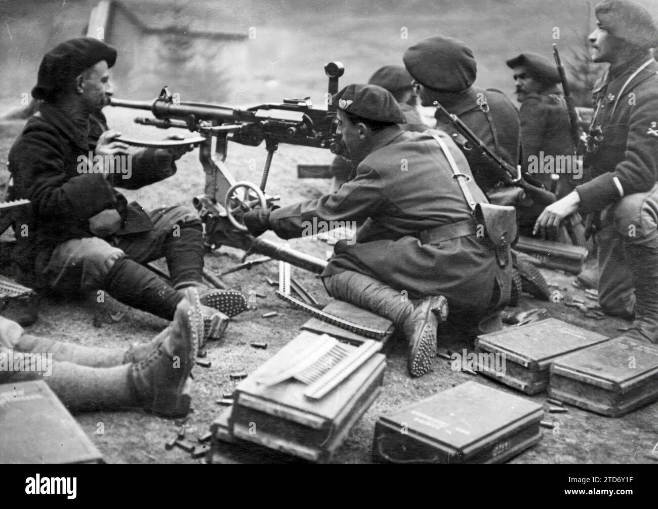 06/30/1916. Des éléments de l'armée française. Une mitrailleuse alpine tirant sur l'ennemi. Crédit : Album / Archivo ABC / Louis Hugelmann Banque D'Images