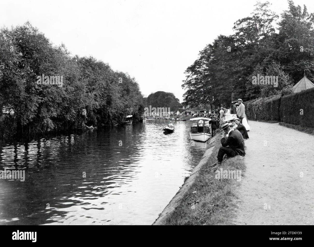 Londres (Royaume-Uni), 06/24/1906. Le dimanche ?Ascot ? fête, à laquelle ont participé des centaines de bateaux pilotés par des familles distinguées. Sur l'image, rives de la Tamise près de Mainhead où la fête a eu lieu. Crédit : Album / Archivo ABC / Topical Banque D'Images