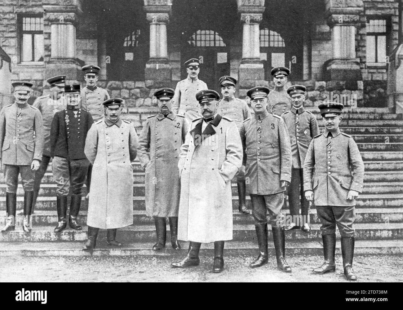 04/30/1918. Au siège allemand. Maréchal Hindenburg (1), avec les généraux Ludendorf (2) et Hoffmann (3) et son état-major. Crédit : Album / Archivo ABC Banque D'Images