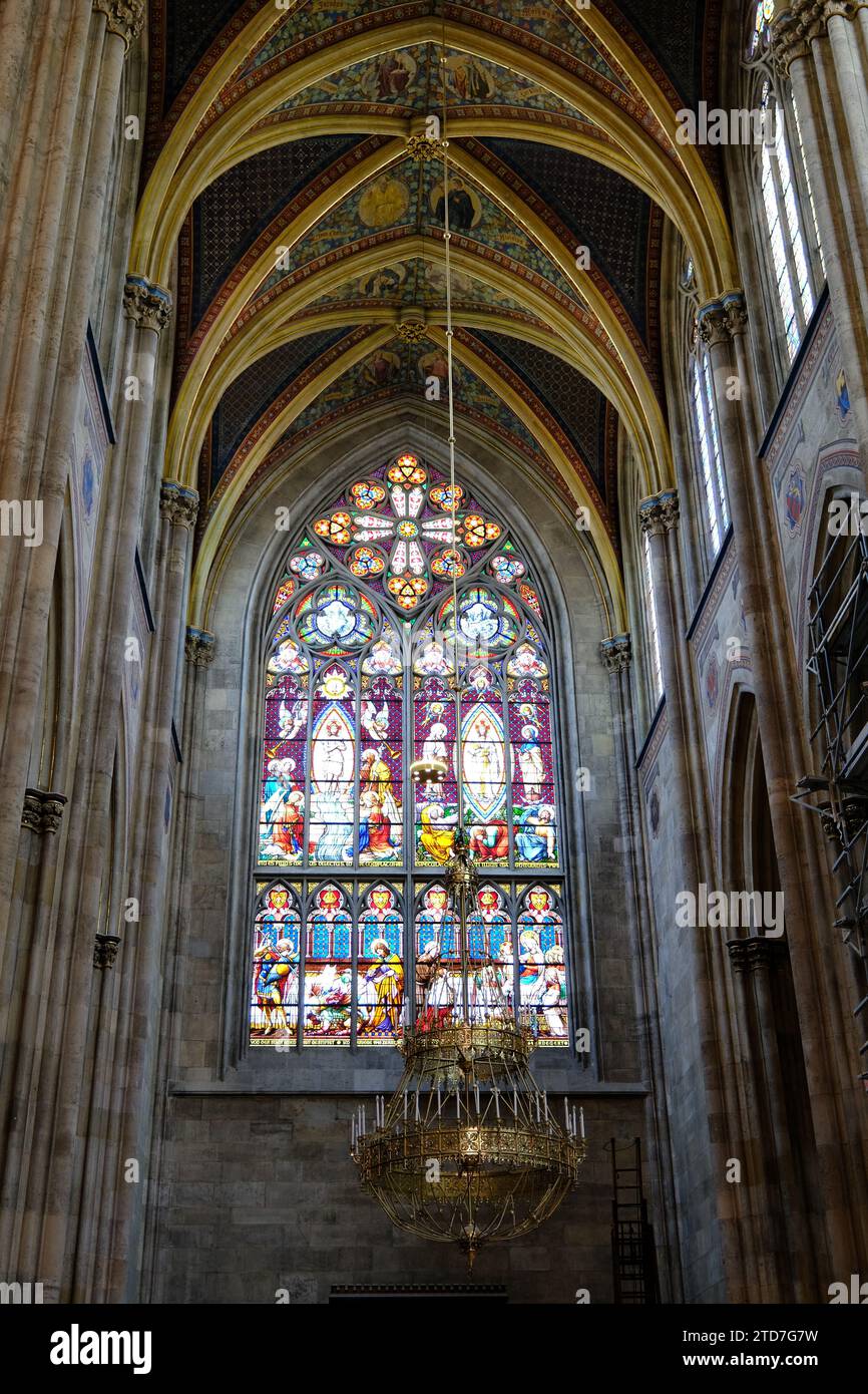 Vienne Autriche - Église - Votivkirche - vitrail - nef Banque D'Images