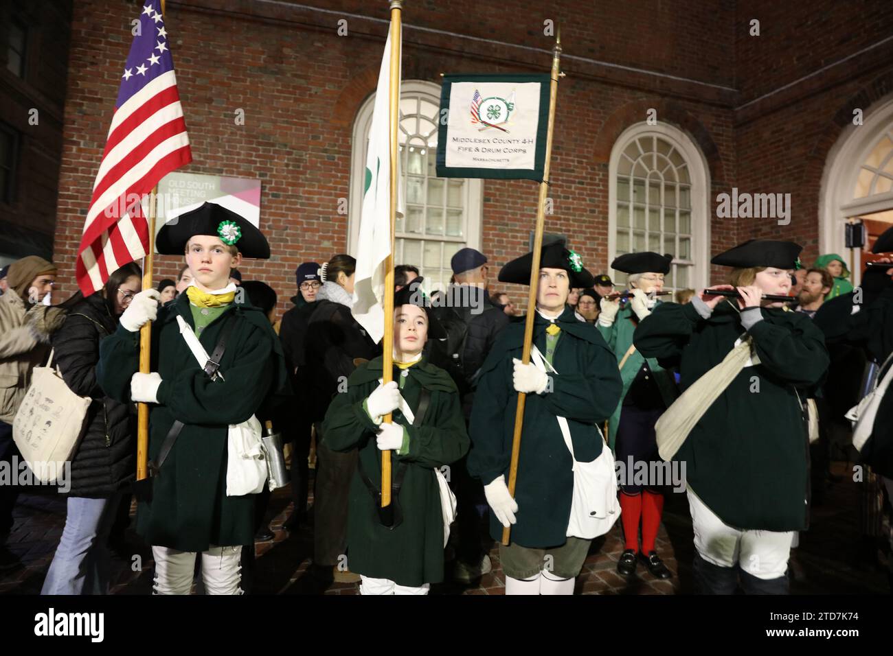 Boston, ma, États-Unis. 16 décembre 2023. Le 250th Boston Tea Party a lieu dans des lieux emblématiques reproduisant les réunions menant au port de Boston où le thé est jeté par-dessus bord des navires. (Image de crédit : © Christy Prosser/ZUMA Press Wire) USAGE ÉDITORIAL SEULEMENT! Non destiné à UN USAGE commercial ! Crédit : ZUMA Press, Inc./Alamy Live News Banque D'Images Boston, ma, États-Unis. 16 décembre 2023. Le 250th Boston Tea Party a lieu dans des lieux emblématiques reproduisant les réunions menant au port de Boston où le thé est jeté par-dessus bord des navires. (Image de crédit : © Christy Prosser/ZUMA Press Wire) USAGE ÉDITORIAL SEULEMENT! Non destiné à UN USAGE commercial ! Crédit : ZUMA Press, Inc./Alamy Live News Banque D'Images
