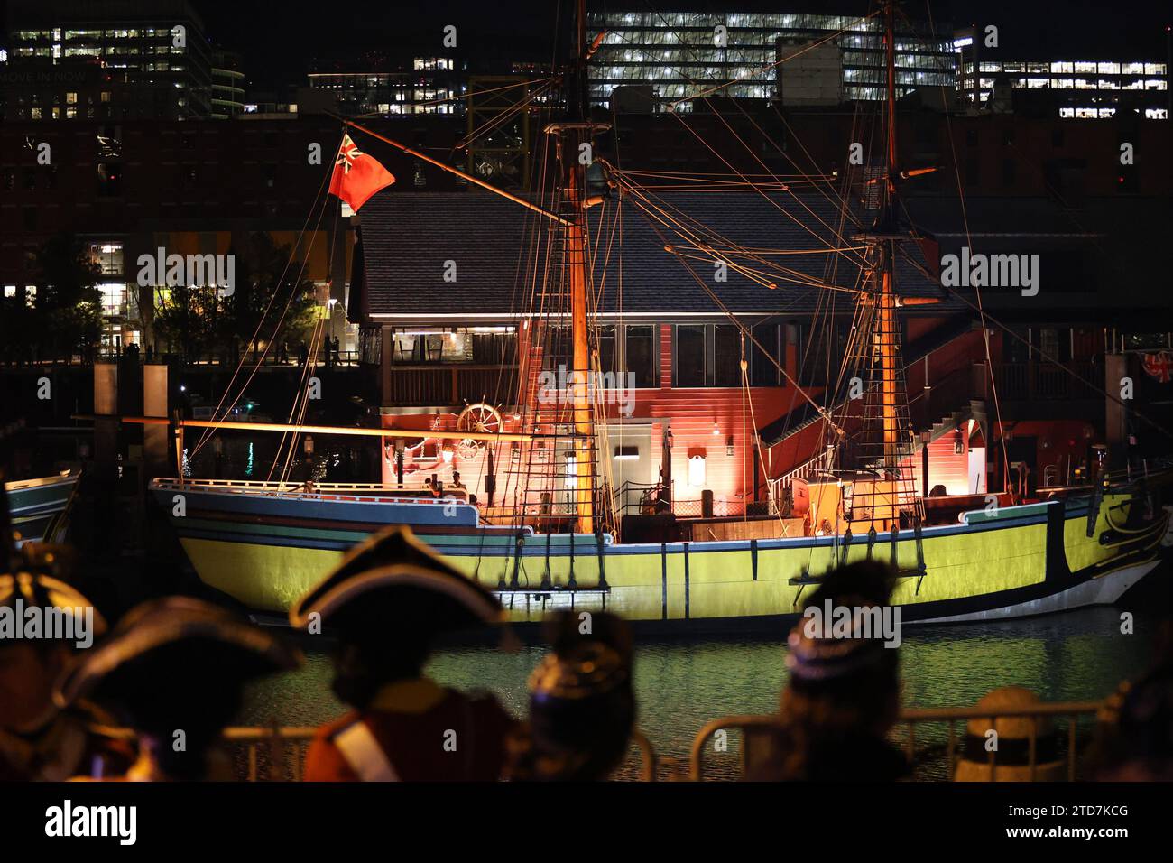 Boston, ma, États-Unis. 16 décembre 2023. Le 250th Boston Tea Party a lieu dans des lieux emblématiques reproduisant les réunions menant au port de Boston où le thé est jeté par-dessus bord des navires. (Image de crédit : © Christy Prosser/ZUMA Press Wire) USAGE ÉDITORIAL SEULEMENT! Non destiné à UN USAGE commercial ! Crédit : ZUMA Press, Inc./Alamy Live News Banque D'Images Boston, ma, États-Unis. 16 décembre 2023. Le 250th Boston Tea Party a lieu dans des lieux emblématiques reproduisant les réunions menant au port de Boston où le thé est jeté par-dessus bord des navires. (Image de crédit : © Christy Prosser/ZUMA Press Wire) USAGE ÉDITORIAL SEULEMENT! Non destiné à UN USAGE commercial ! Crédit : ZUMA Press, Inc./Alamy Live News Banque D'Images