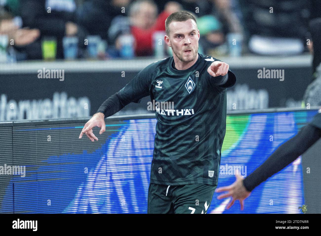 15.12.2023, Borussia-Park, Borussia Moenchengladbach, GER, 1.FBL, Borussia Moenchengladbach vs SV Werder Bremen, saison 2023/24, im Bild : Marvin Ducksch (SV Werder Bremen, #07) zeigt WO es lang geht, Gestik, Mimik, Emotionen ; Einzelaktion, Halbkörper / Halbkoerper ; Freisteller, Einzelbild, Aktion, action, Spielszene ; Foto © nordphoto GmbH / Denkinger LA RÉGLEMENTATION DFL INTERDIT TOUTE UTILISATION DE PHOTOGRAPHIES COMME SÉQUENCES D'IMAGES ET/OU QUASI-VIDÉO Banque D'Images