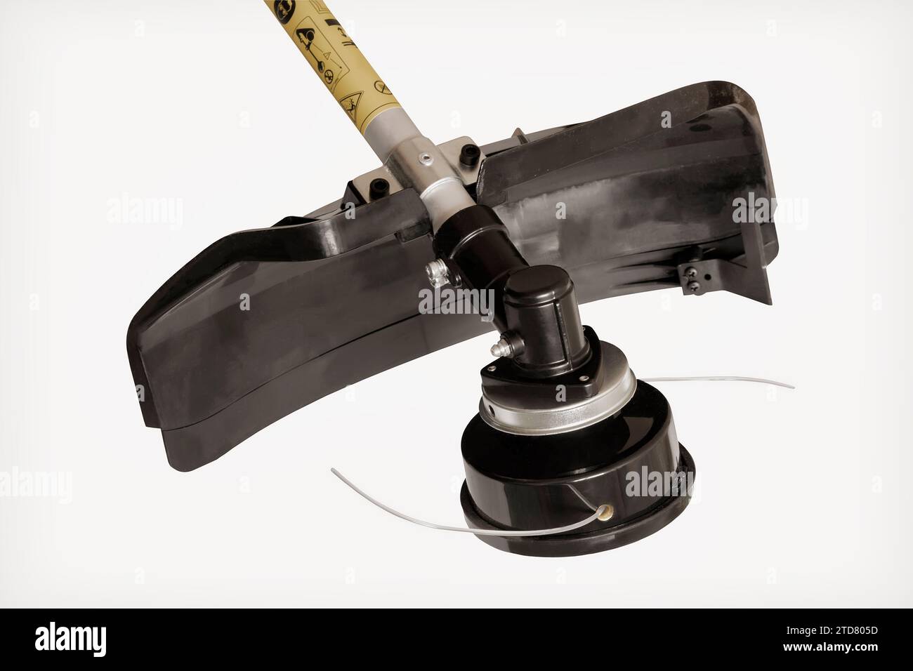 Appareils électroménagers : fragment d'une tondeuse à gazon électrique pour tondre les pelouses. Présenté sur fond blanc, vue de face, gros plan Banque D'Images
