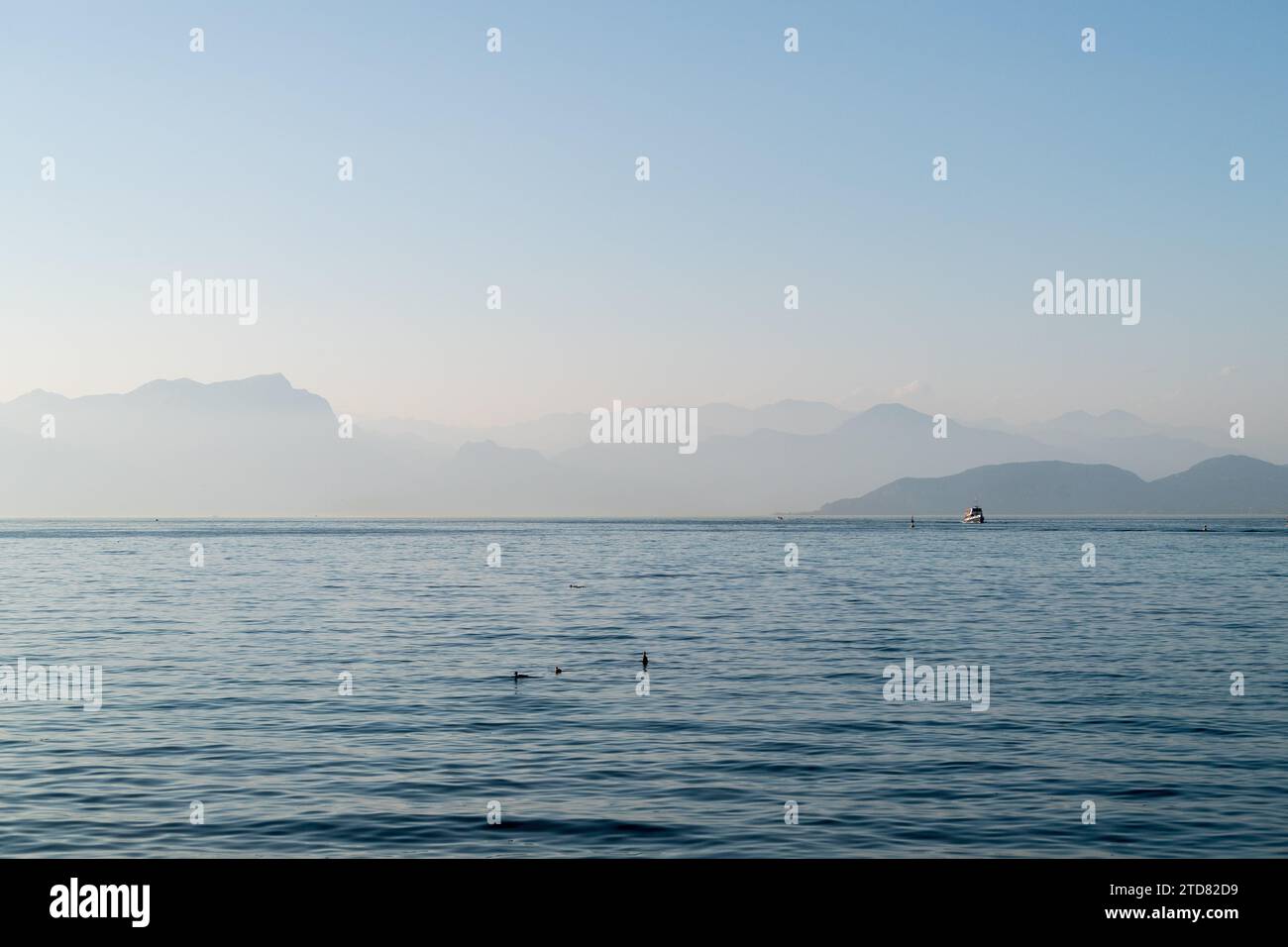 Lago di Garda (Lac de Garde) à Peschiera del Garda, province de Vérone, Vénétie, Italie © Wojciech Strozyk / Alamy stock photo Banque D'Images