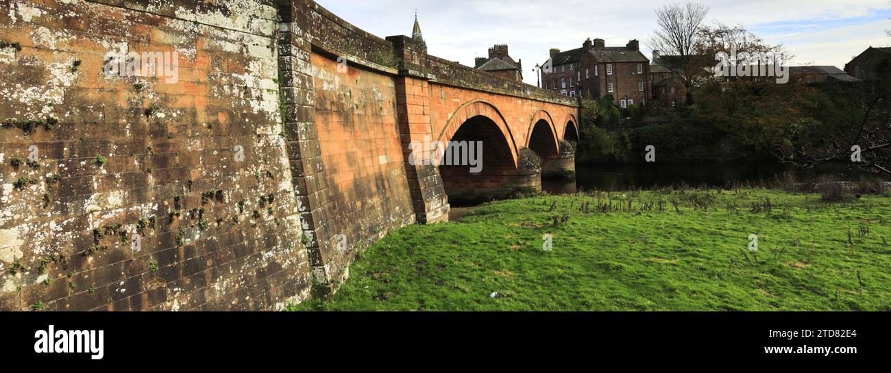 La rivière Annan, pont routier et hôtel de ville, Annan Town, Dumfries et Galloway, Écosse, Royaume-Uni Banque D'Images