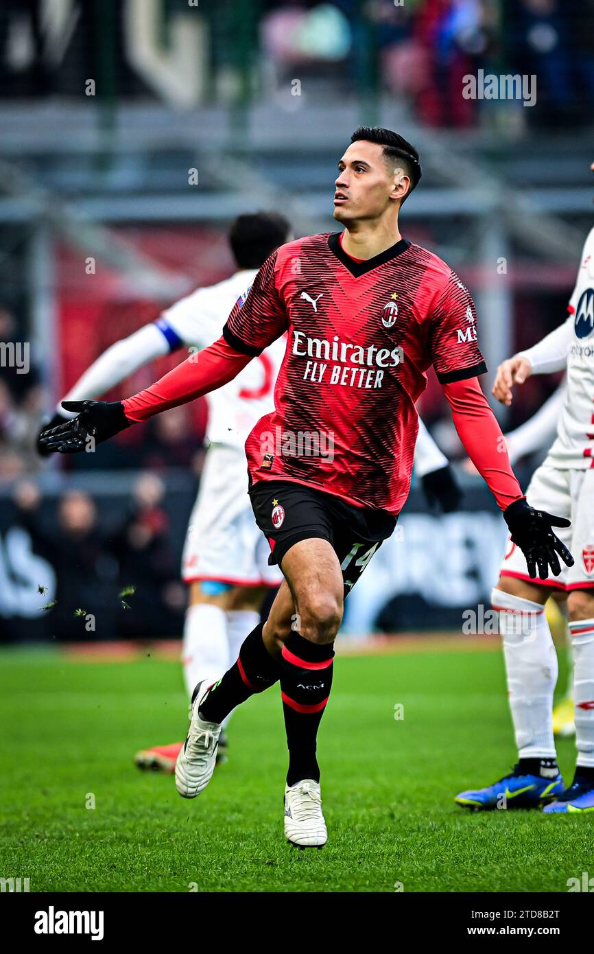 Milan, Italie le 17 décembre 2023. Tijani Reijnders de l'AC Milan célèbre après avoir marqué le premier but de son équipe lors du match de football italien de Serie A AC Milan vs Monza au stade San Siro de Milan, Italie, le 17 décembre 2023 Credit : Piero Cruciatti/Alamy Live News Banque D'Images