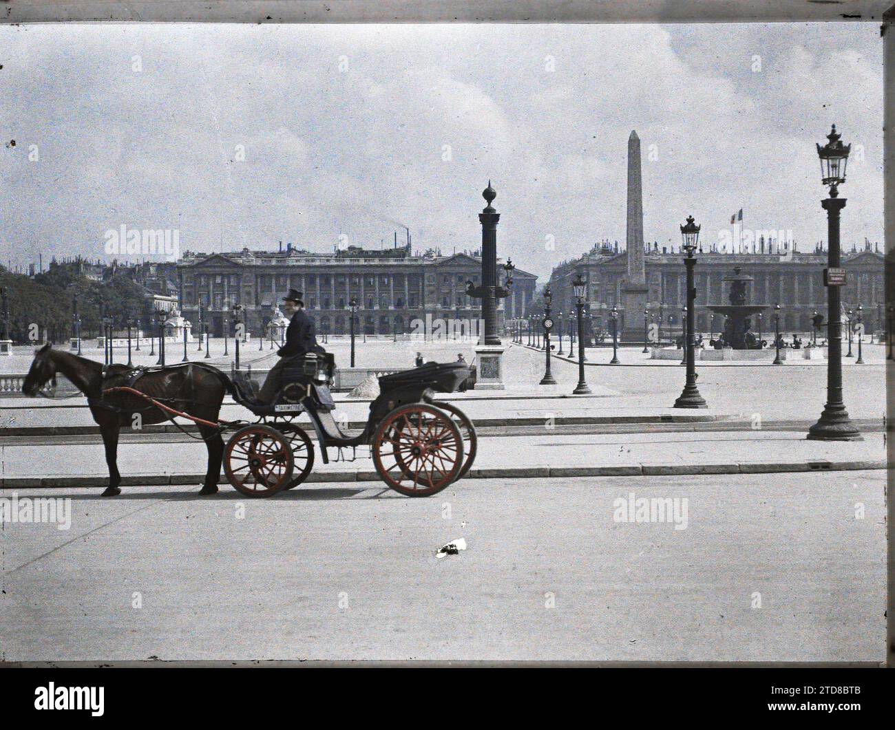 Paris (8e arrondissement), France place de la Concorde, transport, Animal, HD, Habitat, architecture, transport d'animaux, Cheval, lampadaire, Obélisque, véritable animal, Ministère, existe en haute définition, architecture civile publique, colonne, Fontaine, chariot, Mansion, place, Coachman, France, Paris, place de la Concorde, Concorde, 20/07/1914 - 20/07/1914, Léon, Auguste, photographe, Autochrome, photo, verre, Autochrome, photo, positif, horizontal, taille 9 x 12 cm Banque D'Images